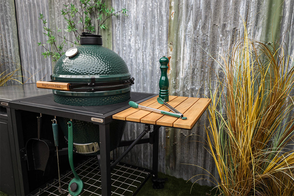 Close-up of the Big Green Egg foldable Acacia shelf, highlighting its sturdy design and functionality.